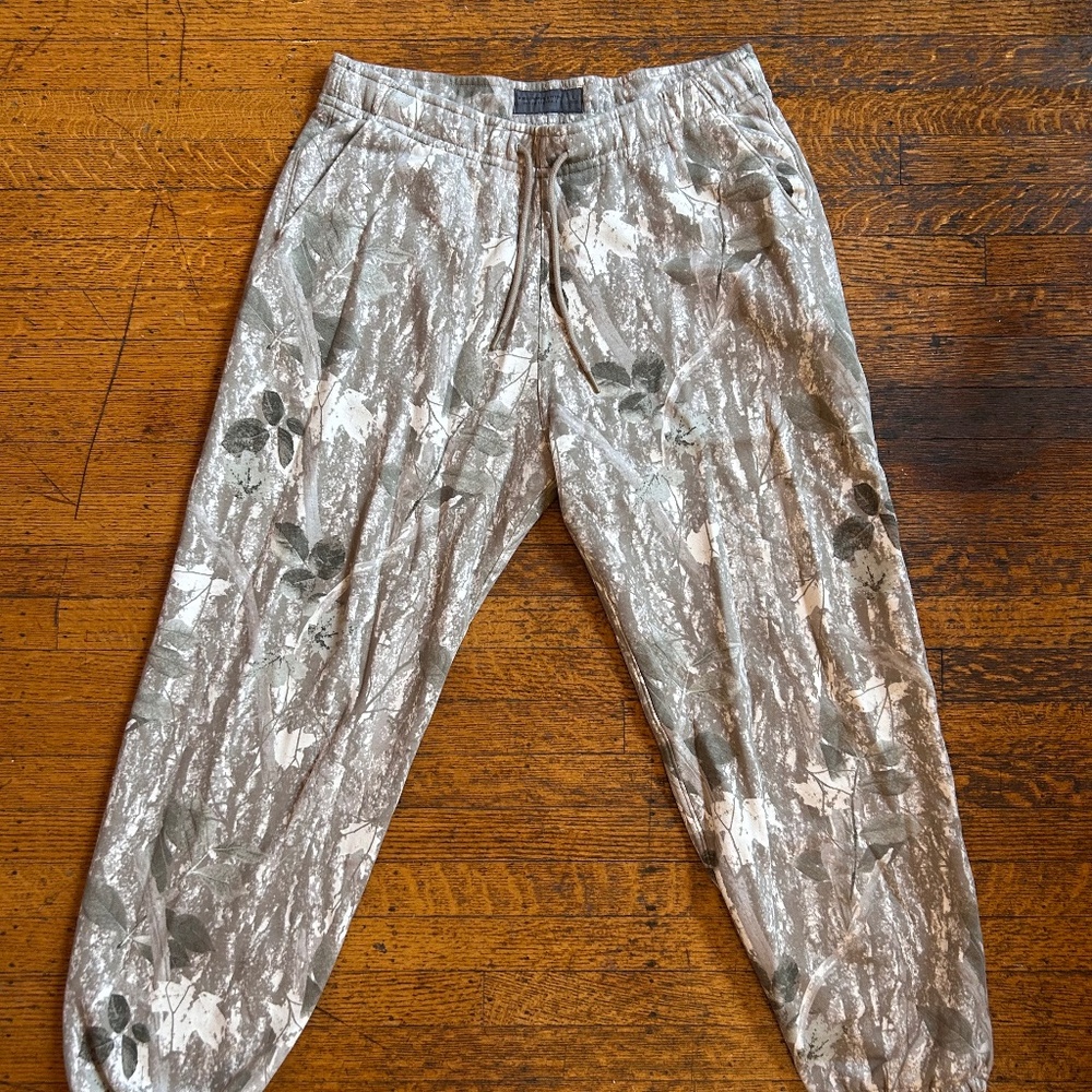 Abercrombie Essential Baggy Sweatpant Camo L